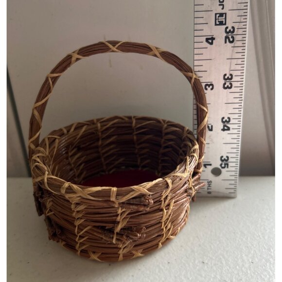 Vintage Ernest A. Beardsley Woven Mini Basket With Handle & Red Velvet Lining - Picture 5 of 5